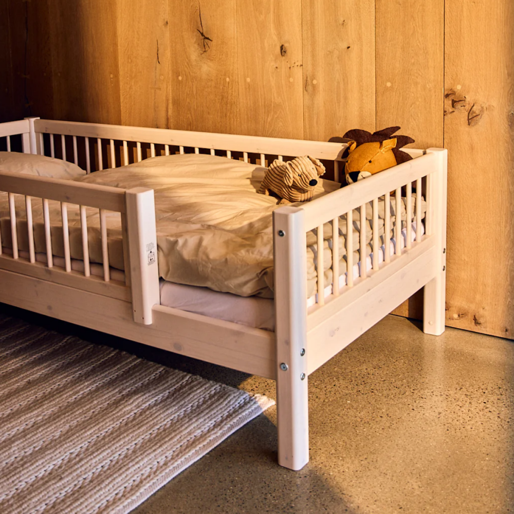 FLEXA CLASSIC Single bed sa zaštitnom ogradicom s prečkama White