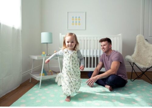 ON-THE-MOVE-SLEEP-BAG_PINEAPPLE_SLBMDPINA1_SLBMDPINA25_SLBLGPINA1_SLBLGPINA25_4 Vreća sa nogavicama 2u1 (TOG 2.5), Ananas (6-18mj)