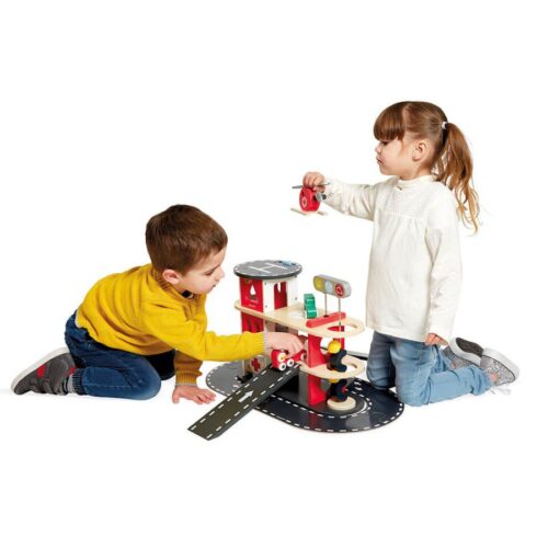 vatrogasci2 Janod Drvena vatrogasna postaja