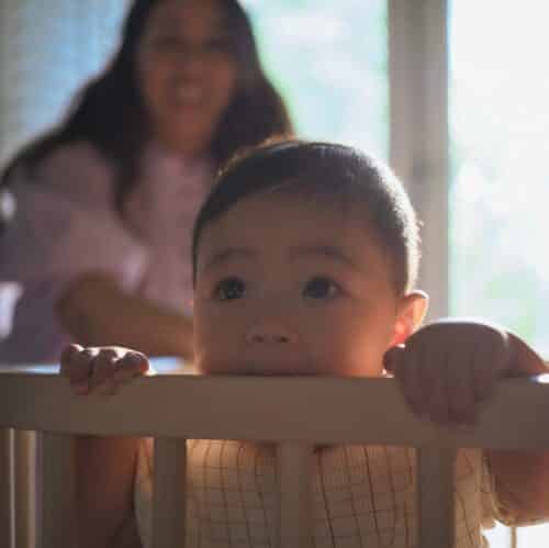 Stokke® Nighti™ Mini, Natural. Close-up. Stokke Nighti™ 3-u-1 krevet Natural